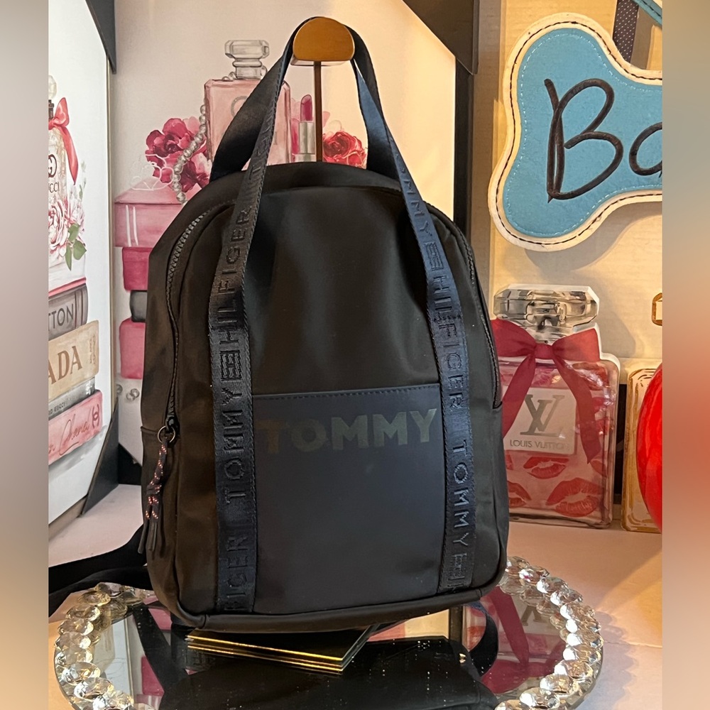 Tommy Hilfiger  NWOT Jordana Smooth Nylon backpack